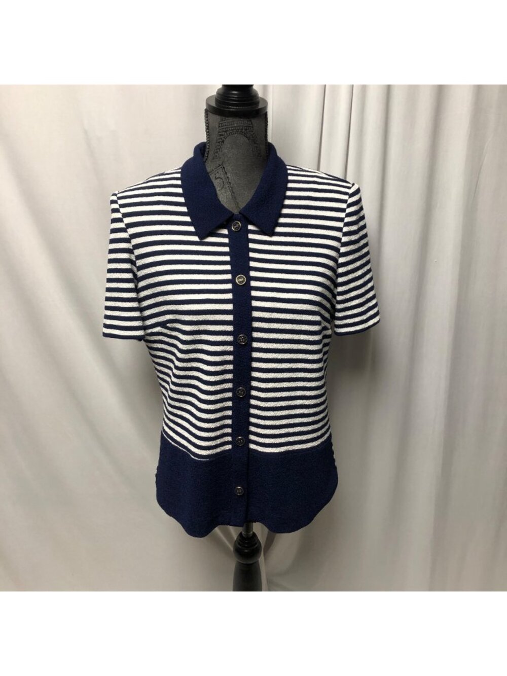 R & M Richards Top Womens Size 10 Blue White Striped Short Sleeve Stretchy Comfy